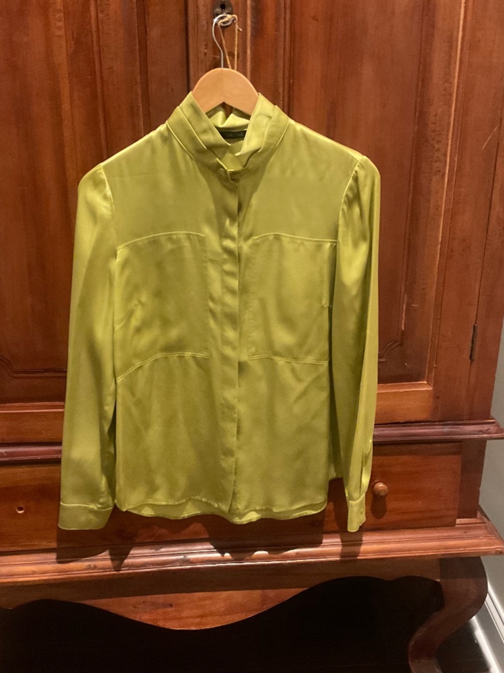 Carlisle Women’s Button Down 100% Silk Chartreuse Blouse, Size 2
